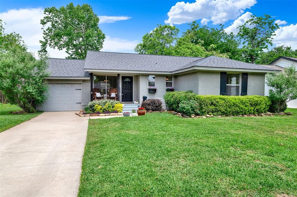 Photo of 630 Lockwood Drive, Richardson, TX 75080 (MLS # 21187328)