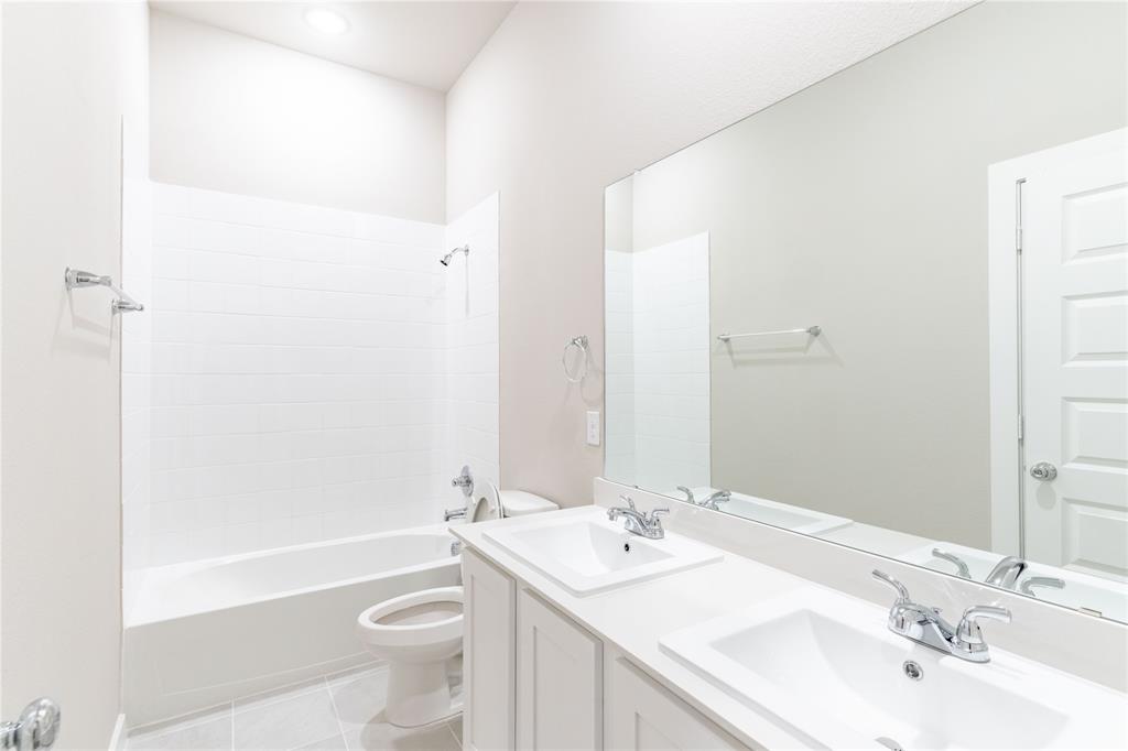 OAK CREEK - Residential Lease