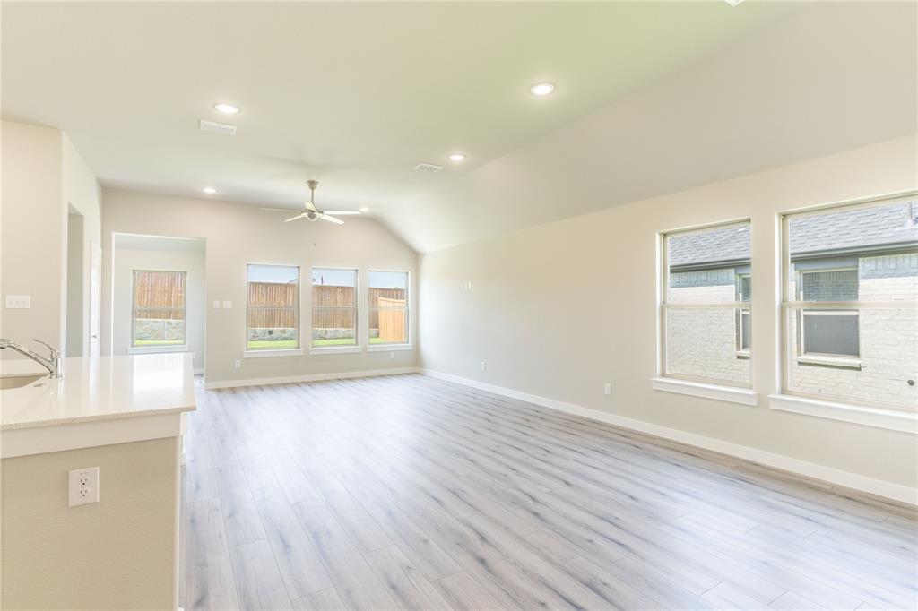 OAK CREEK - Residential Lease