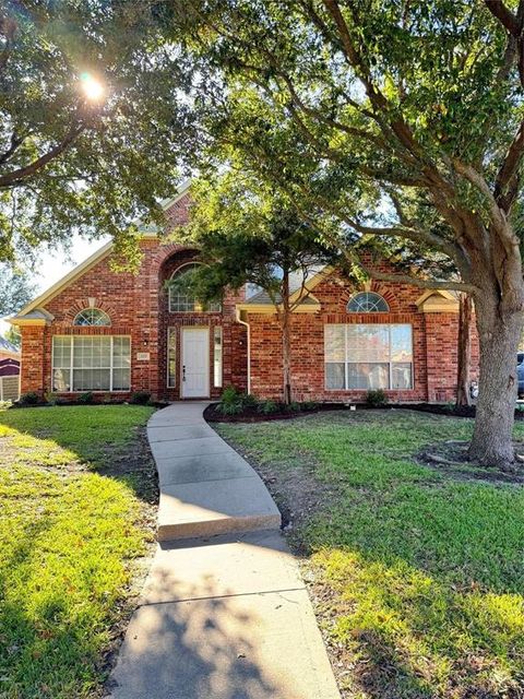 Photo of 320 Sycamore Drive, Murphy, TX 75094 (MLS # 21198373)