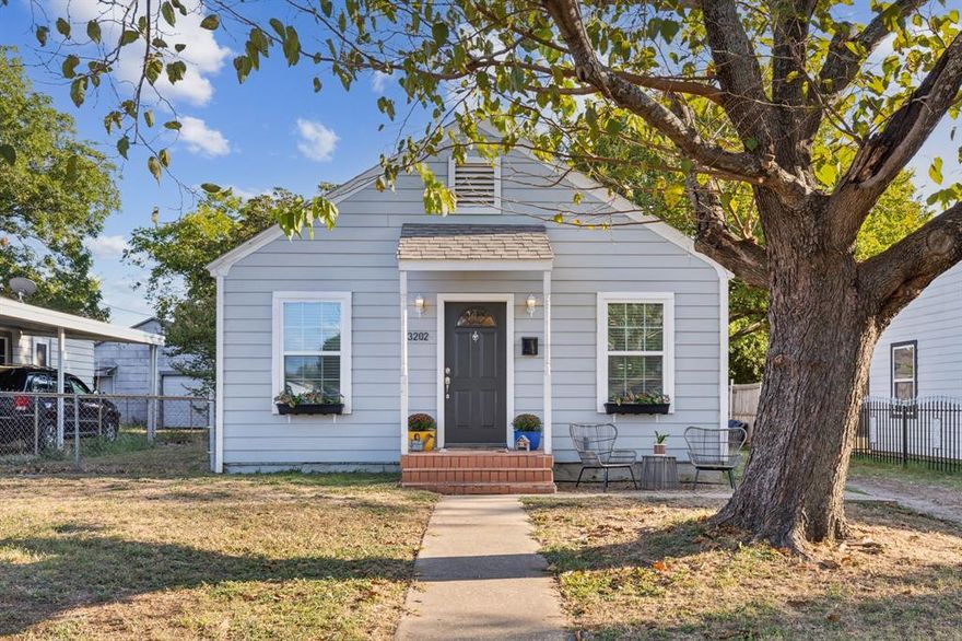 ***Special Financing Available-- Call LA1 Blake Bailey to discuss.***Welcome to 3202 Aster St! This quaint craftsmen has had much of its' original charm and character intentionally preserved while offering the conveniences of modern updates. Only minutes away from Dallas' coveted Bishop Arts District-- 3202 Aster boasts ample natural light throughout, original hardwood flooring, updated fiberboard exterior siding, granite countertops, stainless steel kitchen appliances, and recently updated PVC plumbing in lieu of the original cast iron. The open layout of the kitchen, dining, and living spaces make the home a great place to entertain and gather. If you choose to entertain and gather outside, the spacious backyard is made a little more private with a mature magnolia tree, as well as a detached garage with electricity; the perfect option for someone looking to have a home studio or separate workspace. Setup a showing today and make this house your home.