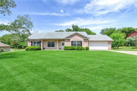Photo of 1208 Caballo Way, Granbury, TX 76048 (MLS # 21212006)