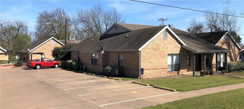 Photo of 501 N WASHINGTON Street #A, Kaufman, TX 75142 (MLS # 21215514)