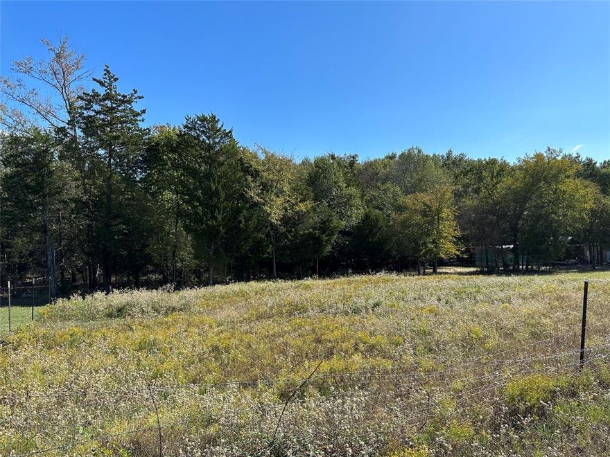 Motivated Seller!!! Beautiful 5 Acres wooded lot on the edge of town in Malakoff. Close to shopping, dining and good school district Malakoff ISD. Bring your mobile home or build your dream home.
Don't miss this opportunity! Bring all your offers.