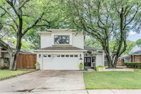 Photo of 1221 Boardwalk Street, Arlington, TX 76011 (MLS # 21323452)