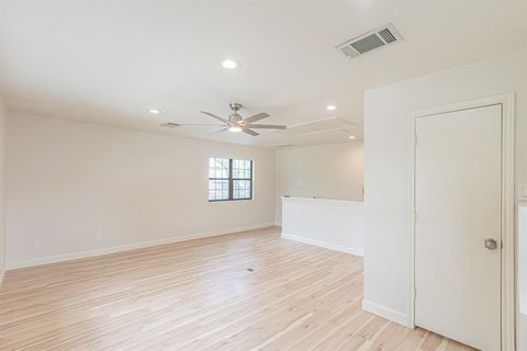 Tiny photo for 1221 Boardwalk Street, Arlington, TX 76011 (MLS # 21323452)