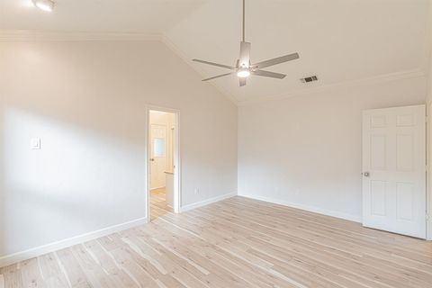 Tiny photo for 1221 Boardwalk Street, Arlington, TX 76011 (MLS # 21323452)