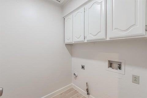 Tiny photo for 1221 Boardwalk Street, Arlington, TX 76011 (MLS # 21323452)