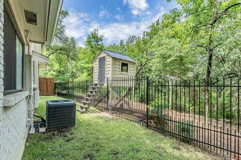 Tiny photo for 1221 Boardwalk Street, Arlington, TX 76011 (MLS # 21323452)