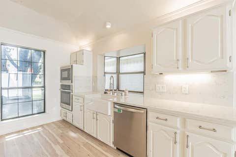 Tiny photo for 1221 Boardwalk Street, Arlington, TX 76011 (MLS # 21323452)