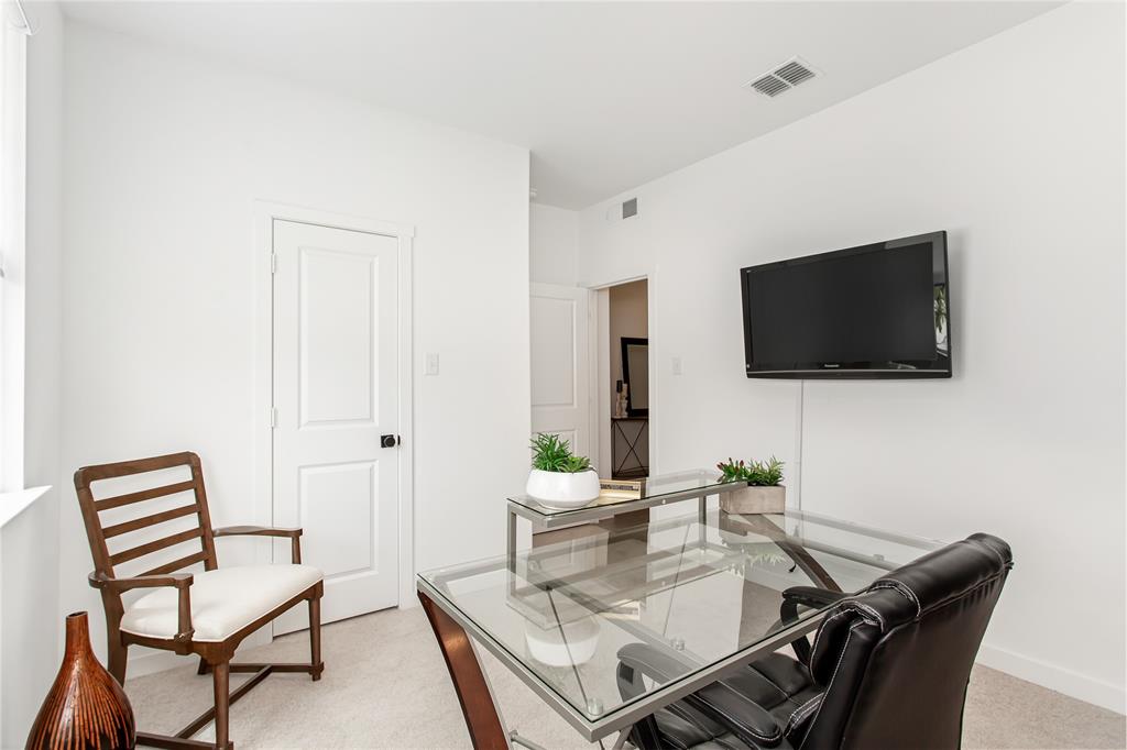 1800 Chestnut Oak Court