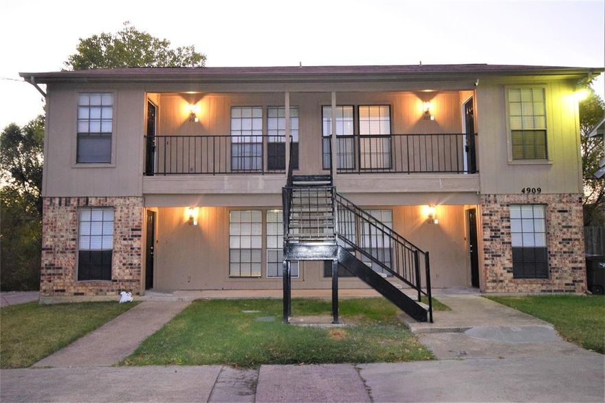 FULLY FURNISHED 2 bed 1 bath Cozy unit in a fourplex on the 2nd floor. Recently updated conveniently located in North West Fort Worth. Wi-Fi Internet, Smart TV, Washer-Dryer, and all kitchen accessories. Minutes away from Hwy I-820 and TX-199, food and grocery stores. Ideal for short term transition home, business stay or a getaway. Fort Worth Stockyard, Texas Motor Speedway, Downtown, and many other loacal attractions nearby. Book it before it's gone!