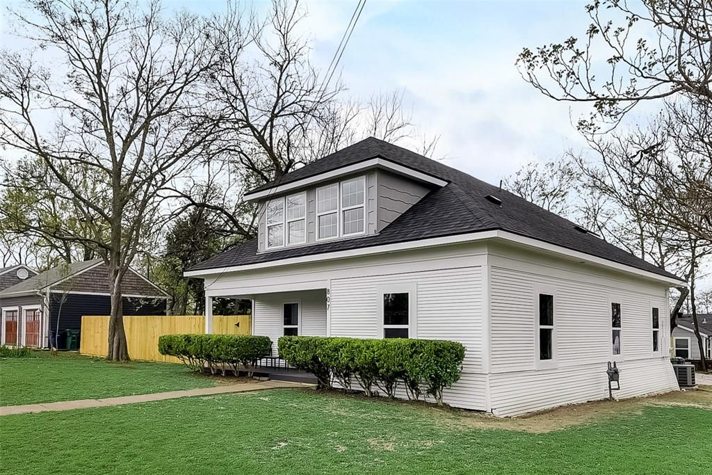 Photo of 807 Florence Street, McKinney, TX 75069 (MLS # 21236797)