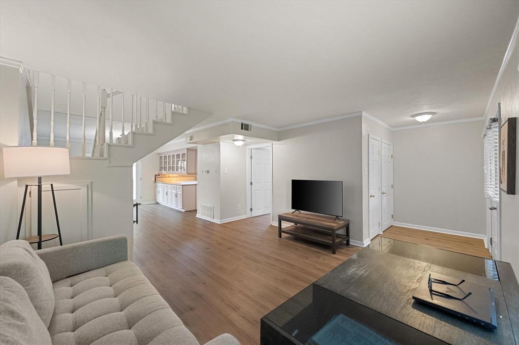 Arlington Downs Twnhs - Residential