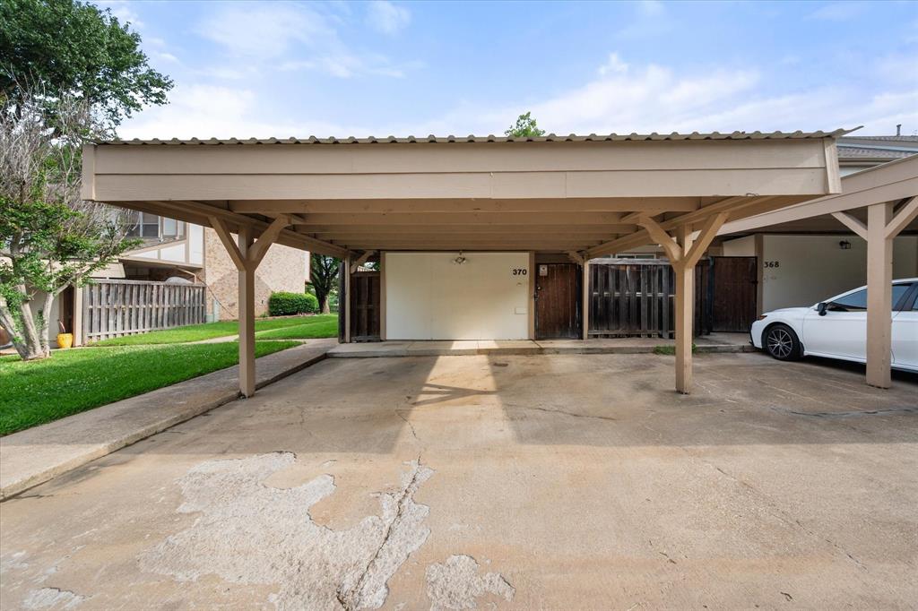 Arlington Downs Twnhs - Residential
