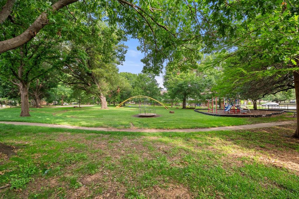Arlington Downs Twnhs - Residential