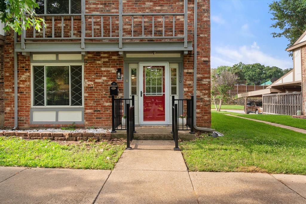 Arlington Downs Twnhs - Residential