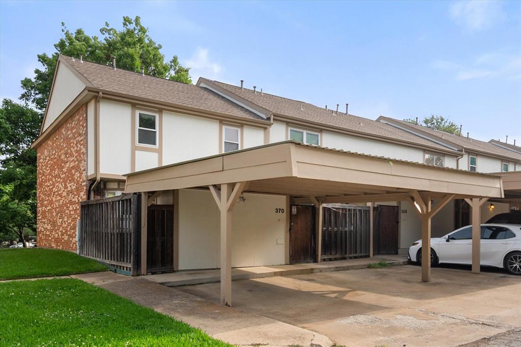 Arlington Downs Twnhs - Residential