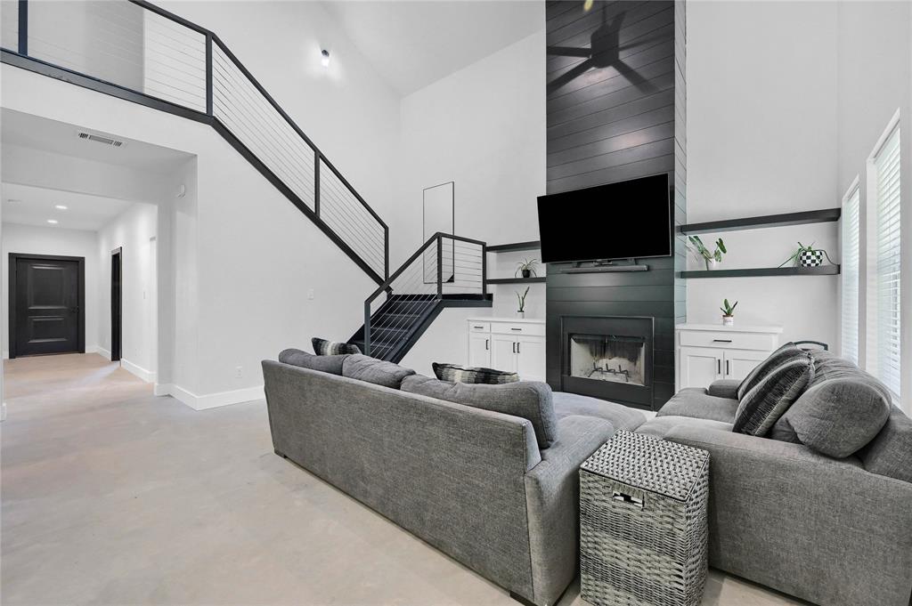 EARNHARTBUILTS - Residential