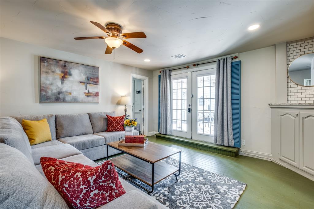 736 E Wall Street