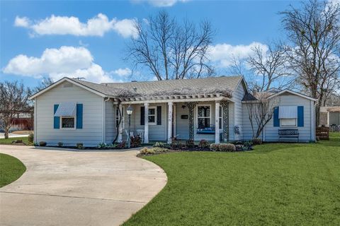 736 E Wall Street Grapevine TX 76051