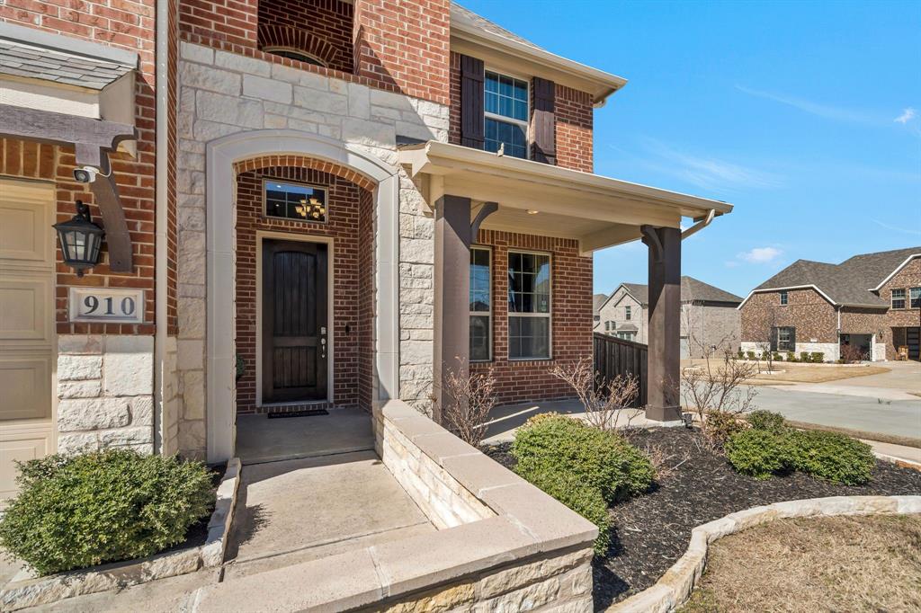 910 Magnolia Lane