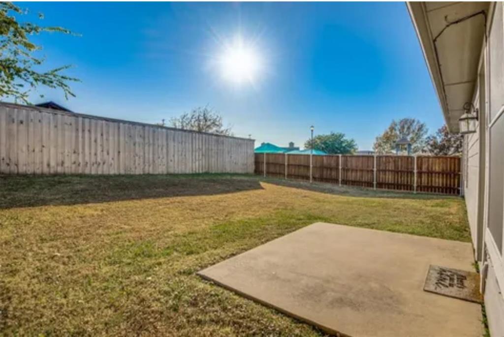 1557 Crown View Drive