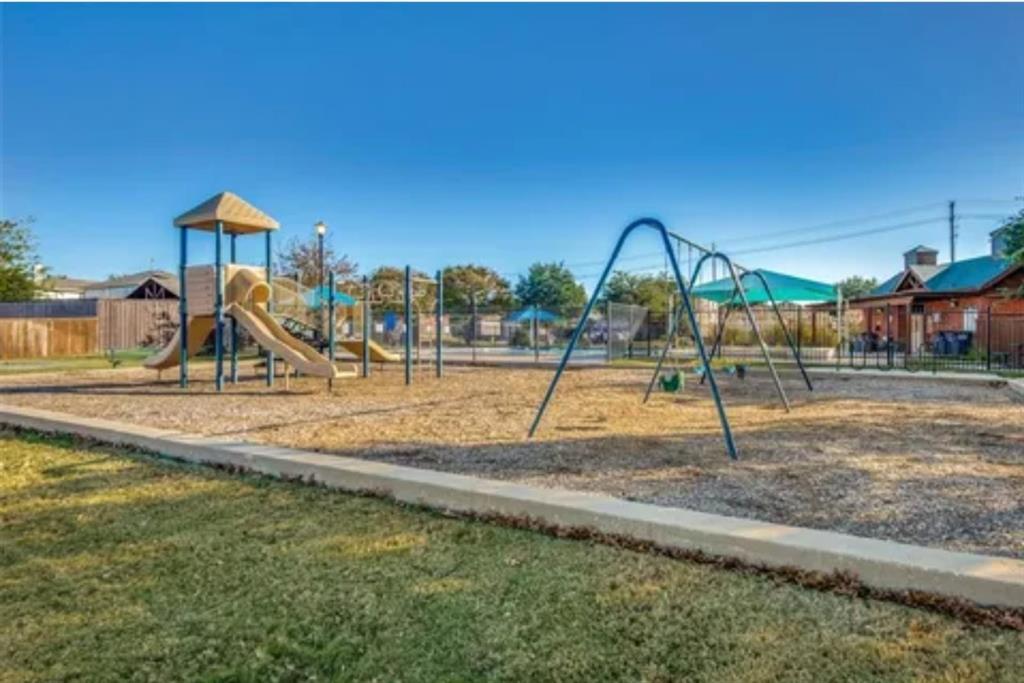 1557 Crown View Drive