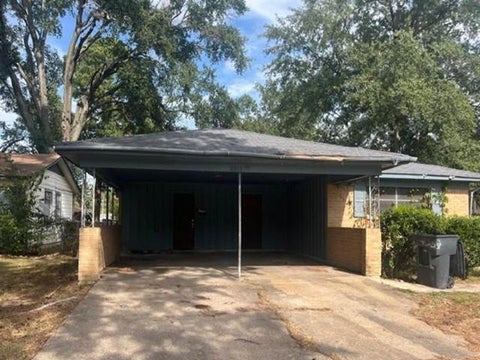 Photo of 5915 Lakehurst Circle, Shreveport, LA 71108 (MLS # 21369067)