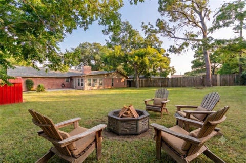 Photo of 909 N Dove Road, Grapevine, TX 76051 (MLS # 21358148)