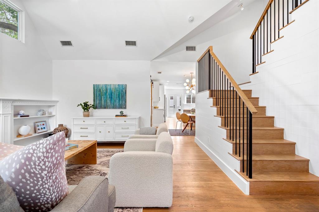 7239 Casa Loma Avenue