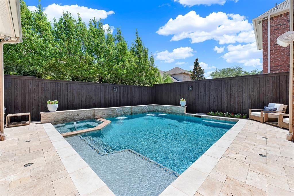 2704 MENDOCINO Circle