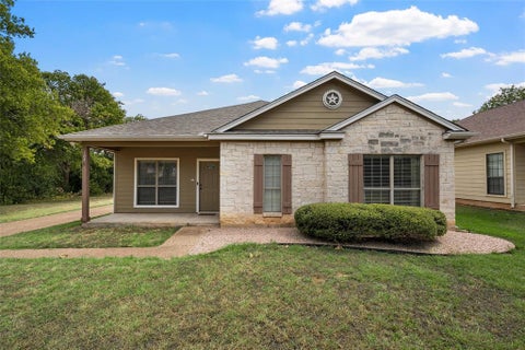 Photo of 102 Garden Drive, Waco, TX 76706 (MLS # 21380794)