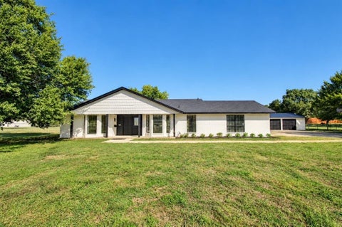 Photo of 107 Locust Drive, Oak Leaf, TX 75154 (MLS # 21419351)