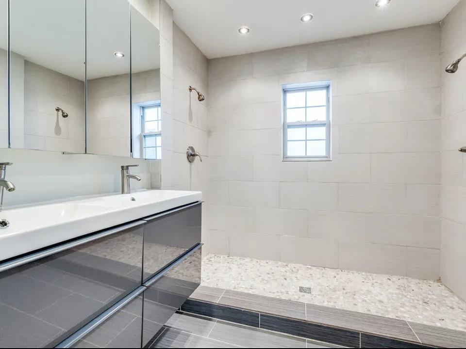 University Hlnds Add - Residential Lease