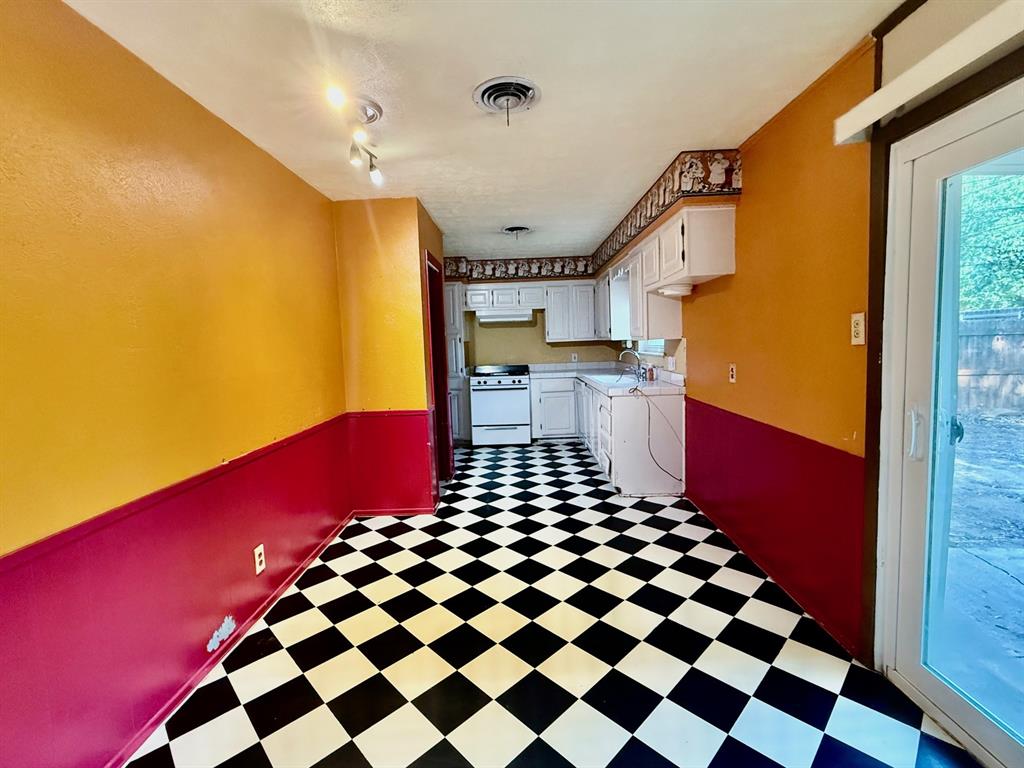 604 Bayless Drive