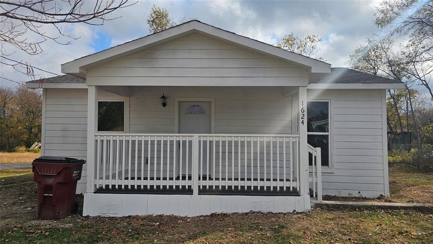 Fully remodeled 3 bedroom and 2 bath home with built in DW and electric range. The laundry room is designed for a full-sized washer and dryer. The landlord requires no pets or smoking inside the home. The front porch is a perfect place to watch the world go by.