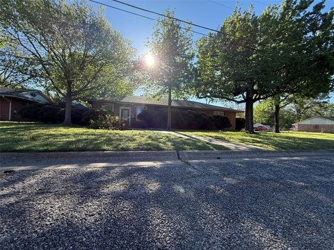 Photo of 2200 Agnew Street, Bonham, TX 75418 (MLS # 21242719)