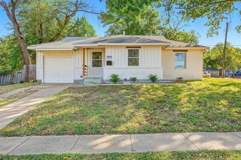 Photo of 311 Meadowbrook Drive, Arlington, TX 76010 (MLS # 21093142)