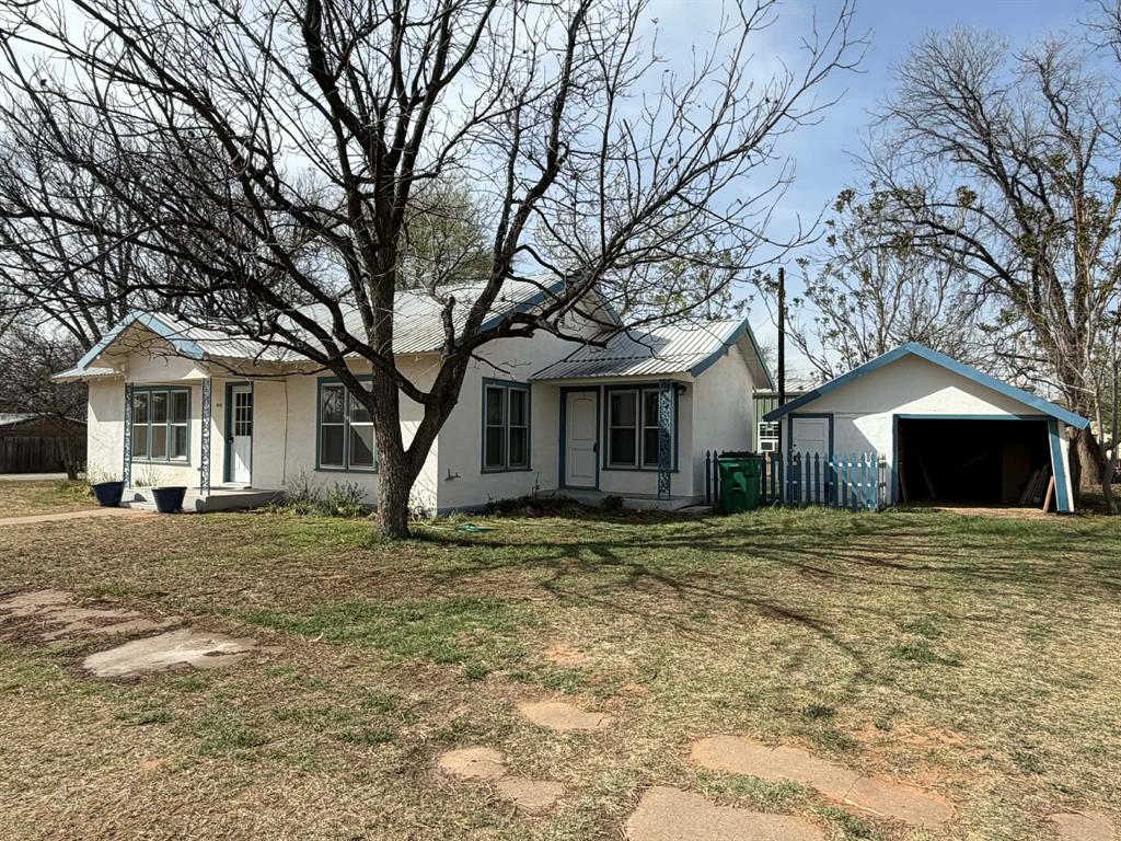 Photo of 410 W Reiman Street, Seymour, TX 76380 (MLS # 21420853)