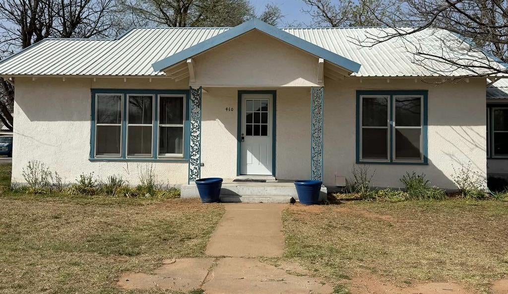 Photo of 410 W Reiman Street, Seymour, TX 76380 (MLS # 21420853)