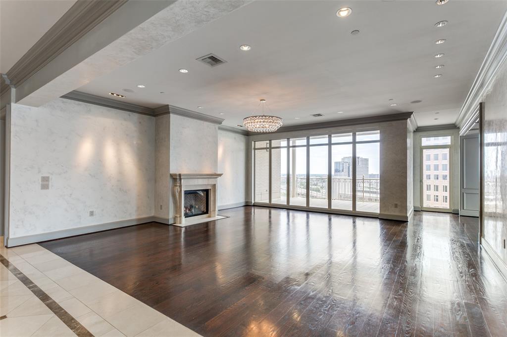 2525 N Pearl Street 1402