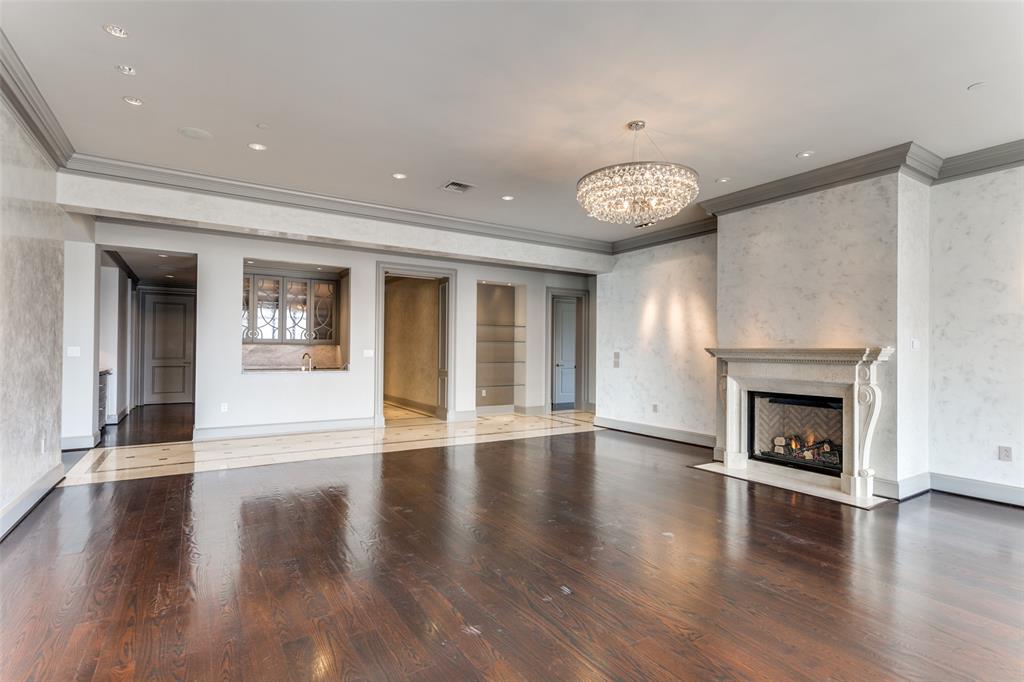 2525 N Pearl Street 1402