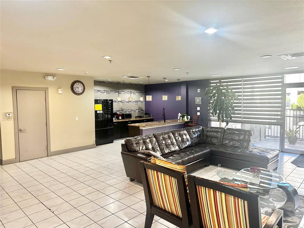 100 Trinity Mills Condo - Residential Lease