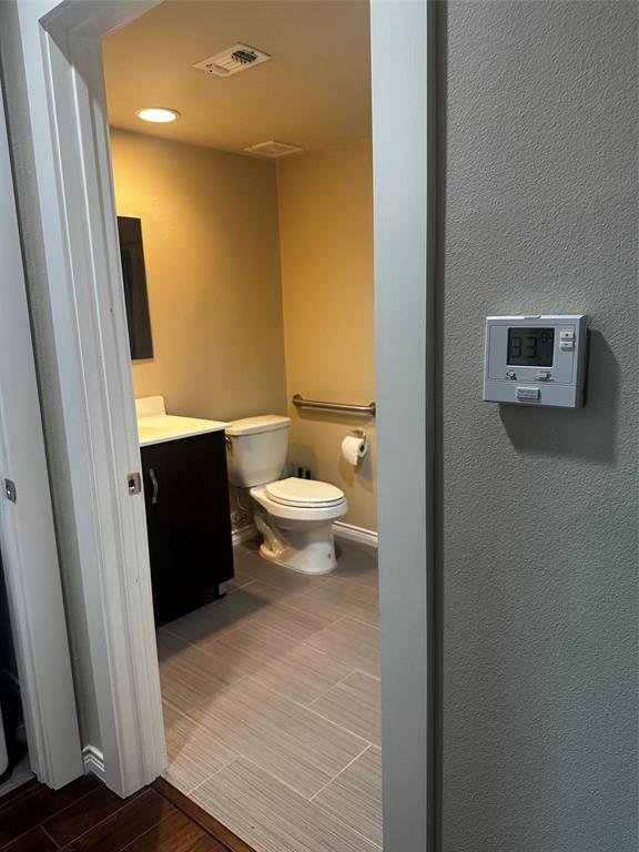 100 Trinity Mills Condo - Residential Lease