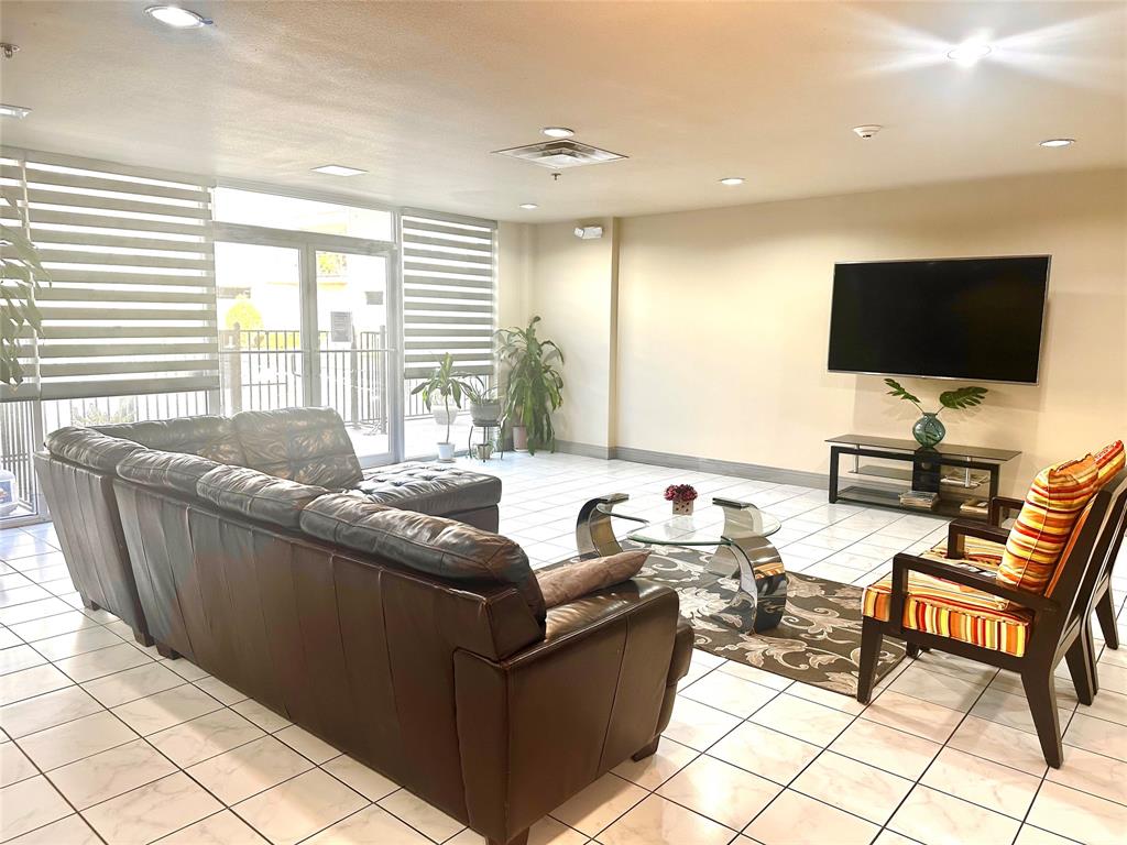 100 Trinity Mills Condo - Residential Lease