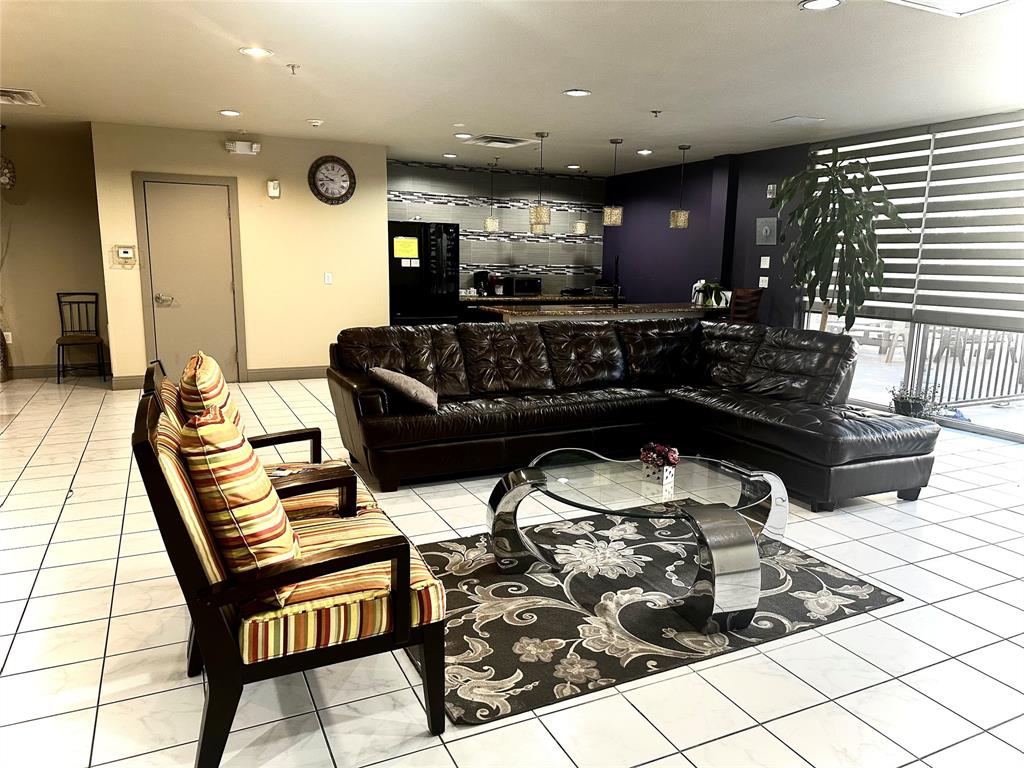 100 Trinity Mills Condo - Residential Lease