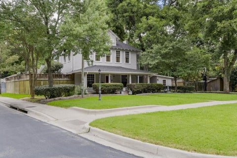 Photo of 708 W Marvin Avenue, Waxahachie, TX 75165 (MLS # 21308097)