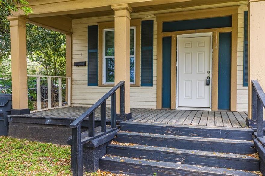 Welcome to 1603 West Ave, where comfort meets convenience in this inviting multifamily home. As you step inside, you're greeted by a spacious living room, providing the perfect spot to relax or entertain. Adjacent to the living area is a well equipped kitchen and dining space, offering functionality and charm for your culinary endeavors. You'll enjoy the convenience of a shared laundry room with provided washer and dryer, ensuring laundry day is a breeze. Located in a desirable location, don't miss out on the opportunity to make this property your new home.