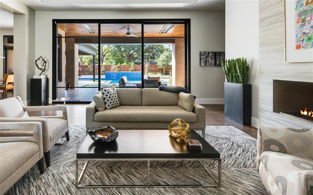 Royal Crest - Residential